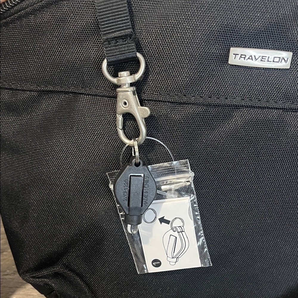 Travelon RFID Blocking Zip Close Organizer Pouch Bag Nylon Wristlet Black - NWT - Picture 5 of 8